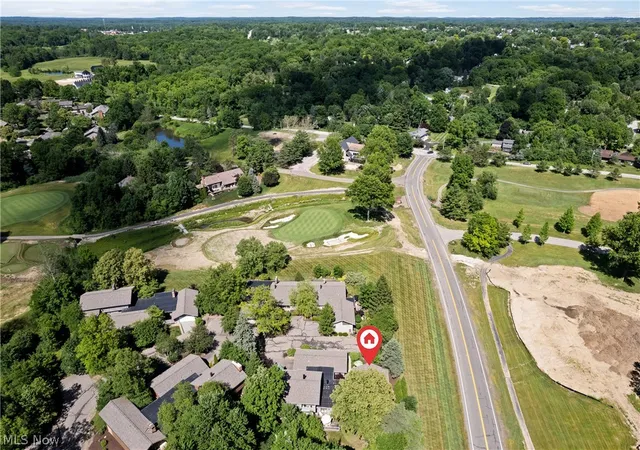 2nd image of 731 Creekside Dr, Aurora, OH 44202