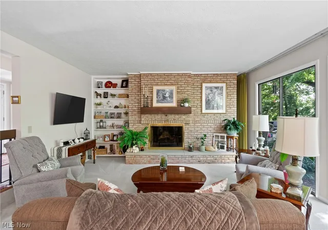 3rd image of 731 Creekside Dr #38, Aurora, OH 44202 | MLS# 5215232