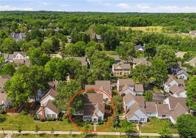 Listing Photo 2 - Condo for sale in building located at 26 Hudson Common Dr, Hudson, OH 44236 - Unit #