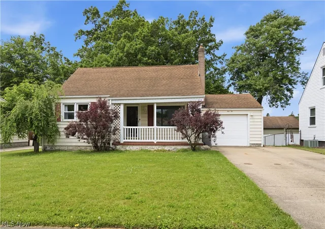 Photo 1 of Single family home for sale at 910 S Hazelwood Ave, Youngstown, OH 44509 | MLS# 5218835 | Listing updated on 2026-07-10