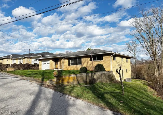 2nd image of 137 Clay St, Weirton, WV 26062 | MLS# 5218744