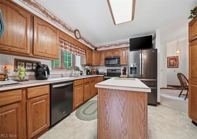 Photo 2 of Single family home for sale at 3556 Lake Rd, Conneaut, OH 44030 | MLS# 5218794 | Listing updated on 2026-08-03