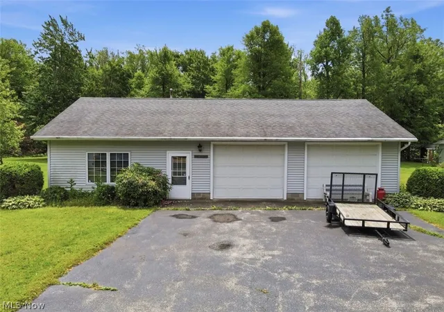 Photo 4 of Sale Pending at 3556 Lake Rd, Conneaut, OH 44030 | MLS# 5218794 | Listing updated on 2026-10-07