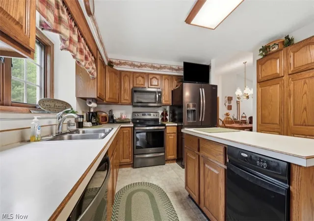Photo 2 of Single family home for sale at 3556 Lake Rd, Conneaut, OH 44030 | MLS# 5218794 | Listing updated on 2026-08-03