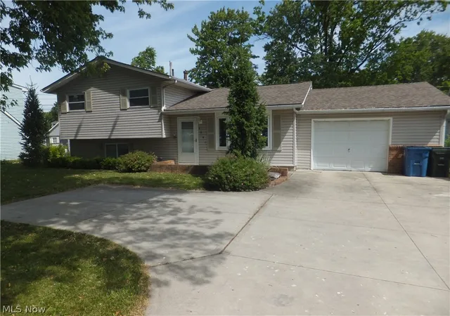 Photo 16 of Single family home for sale at 4641 E Lake Rd, Sheffield Lake, OH 44054 | MLS# 5218984 | Listing updated on 2026-10-07