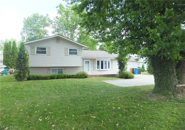Photo 1 of Single family home for sale at 4641 E Lake Rd, Sheffield Lake, OH 44054 | MLS# 5218984 | Listing updated on 2026-10-07