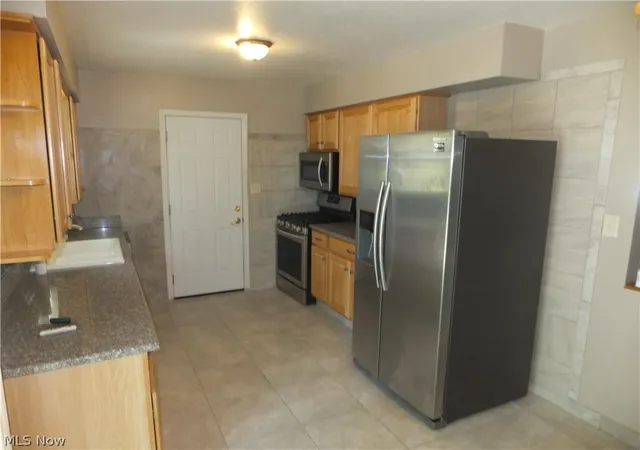 Photo 3 of Single family home for sale at 4641 E Lake Rd, Sheffield Lake, OH 44054 | MLS# 5218984 | Listing updated on 2026-10-07