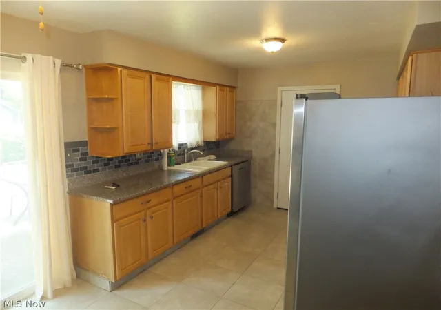 Photo 3 of Single family home for sale at 4641 E Lake Rd, Sheffield Lake, OH 44054 | MLS# 5218984 | Listing updated on 2026-10-07