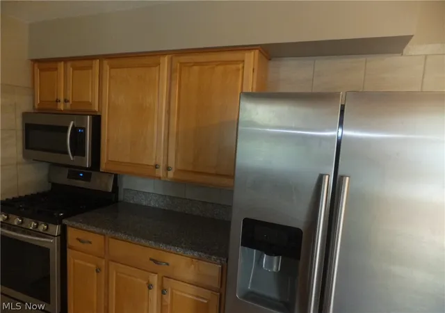 Photo 4 of Single family home for sale at 4641 E Lake Rd, Sheffield Lake, OH 44054 | MLS# 5218984 | Listing updated on 2026-10-07