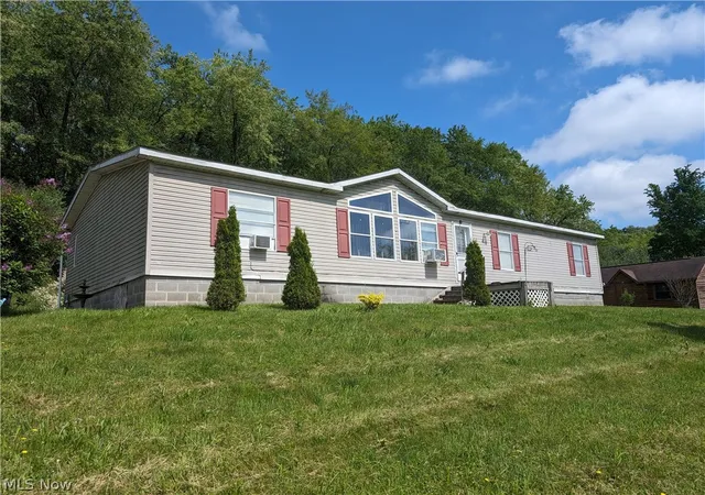 Homes for sale in East Liverpool, OH | 2492 Irish Ridge Rd, East Liverpool, OH 43920 | MLS# 5219003