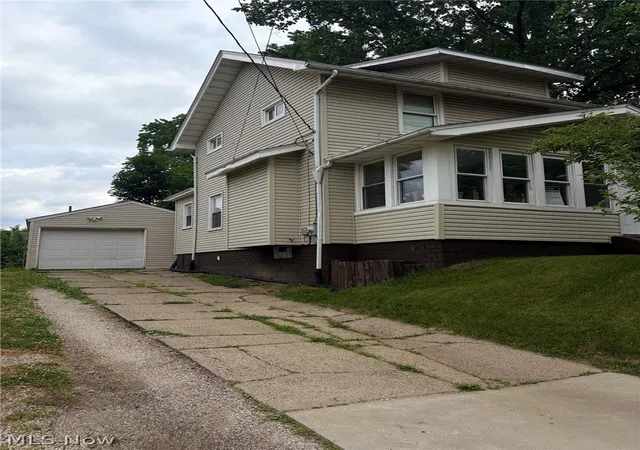 Photo 2 of Single family home for sale at 2815 11th Street Sw, Canton, OH 44710 | MLS# 5219072 | Listing updated on 2026-06-15