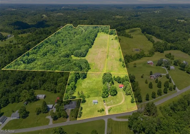 Homes for sale in Little Hocking, OH | 4731 State Route 555, Little Hocking, OH 45742 | MLS# 5219076