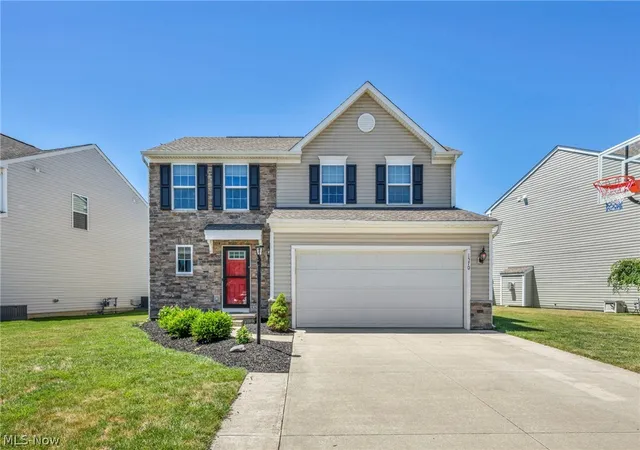 Photo 3 of Single family home for sale at 1570 Arbor Dr, Willoughby, OH 44094 | MLS# 5218808 | Listing updated on 2026-06-28