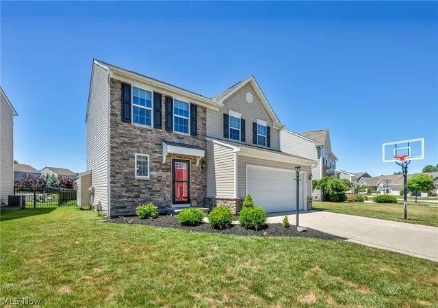 Photo 4 of Single family home for sale at 1570 Arbor Dr, Willoughby, OH 44094 | MLS# 5218808 | Listing updated on 2026-06-28