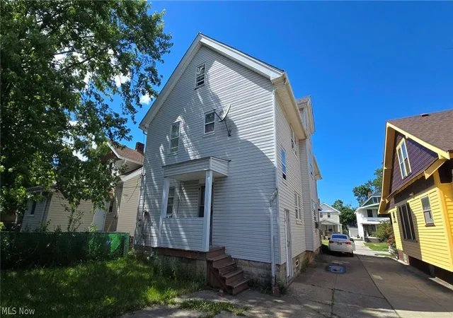 Listing Photo 4 - Condo for sale in building located at 10215 Adelaide Ave, Cleveland, OH 44111