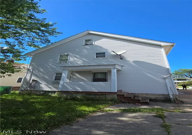 Listing Photo 5 - Condo for sale in building located at 10215 Adelaide Ave, Cleveland, OH 44111