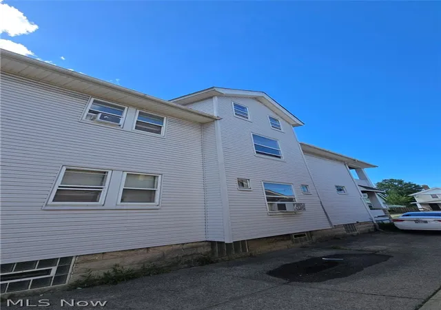 Listing Photo 2 - Condo for sale in building located at 10215 Adelaide Ave, Cleveland, OH 44111 - Unit #