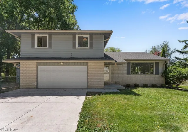 Homes for sale in Beachwood, OH | 2120 Cedarview Dr, Beachwood, OH 44122 | MLS# 5217070