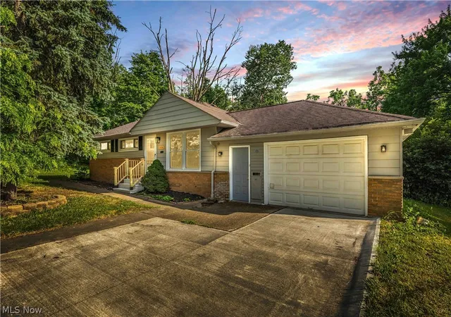 Homes for sale in Garfield Heights, OH | 5124 Donovan Dr, Garfield Heights, OH 44125 | MLS# 5218686