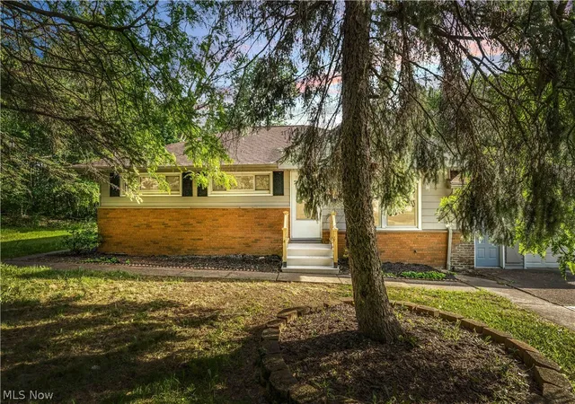 Homes for sale in Garfield Heights, OH | 5124 Donovan Dr, Garfield Heights, OH 44125 | MLS# 5218686