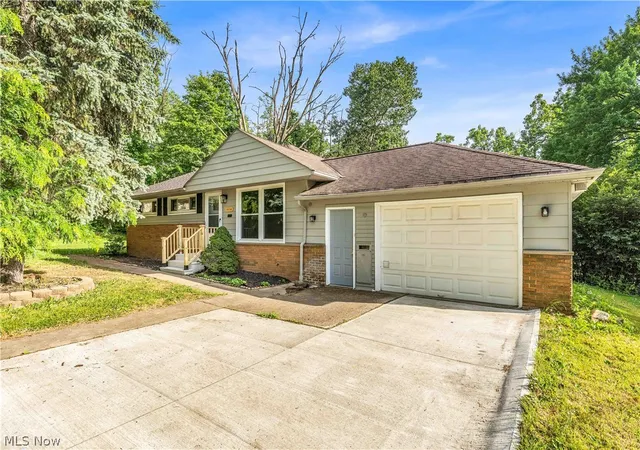 Homes for sale in Garfield Heights, OH | 5124 Donovan Dr, Garfield Heights, OH 44125 | MLS# 5218686