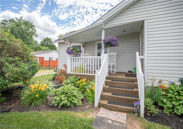 2nd image of 8242 8244 Navarre Rd Sw, Massillon, OH 44646 | MLS# 5219138