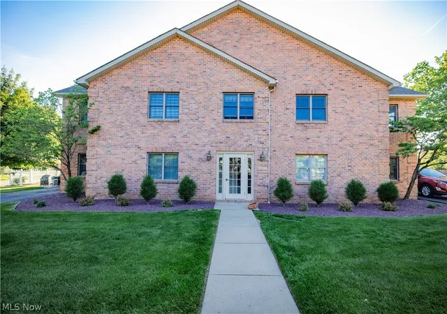 1st image of 1852 Massachusetts Ave #8, Poland, OH 44514 | MLS# 5219142