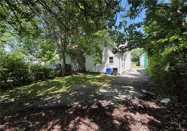 Photo 2 of Single family home for sale at 1096 E 72nd Street, Cleveland, OH 44103 | MLS# 5218902 | Listing updated on 2026-06-16