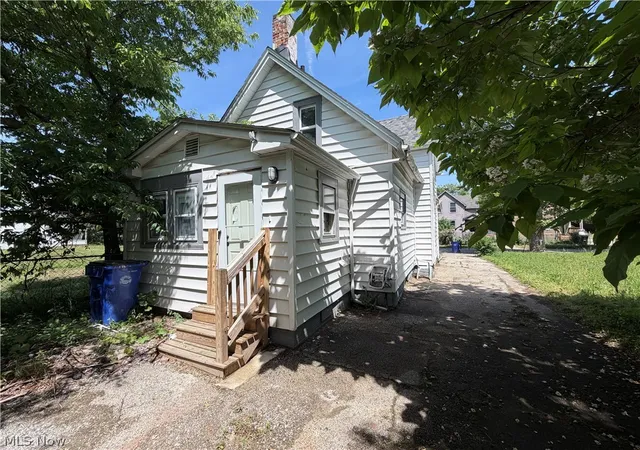 Photo 2 of Single family home for sale at 1052 E 72nd Street, Cleveland, OH 44103 | MLS# 5218903 | Listing updated on 2026-06-16