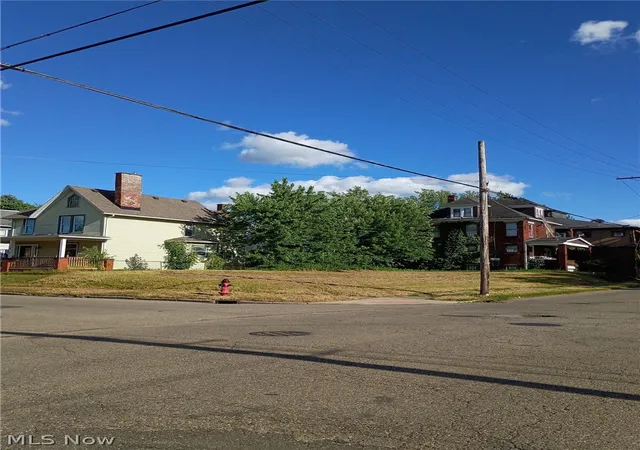 1st image of 828 11th St Nw, Canton, OH 44703 | MLS# 5219220