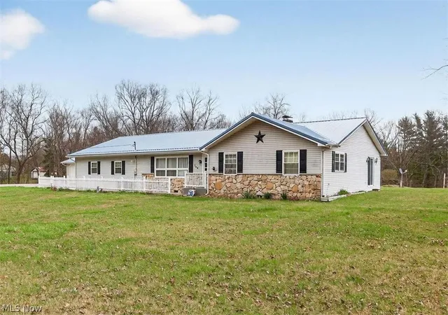Homes for sale in Corning, OH | 360 County Rd 66 Rd, Corning, OH 43730 | MLS# 5219300