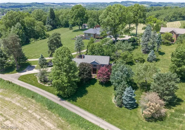 2nd image of 3832 Winkler Dr Ext Nw, Dover, OH 44622 | MLS# 5219353