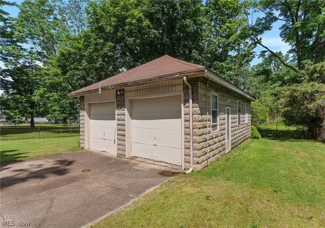 Photo 3 of Sale Pending at 21820 Mastick Rd, Cleveland, OH 44126 | MLS# 5219049 | Listing updated on 2026-07-08