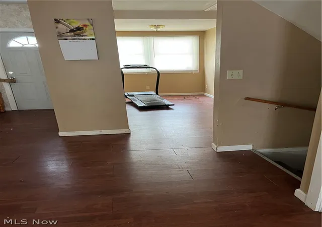 Photo 2 of Sale Pending at 2025 Pointview Ave, Youngstown, OH 44502 | MLS# 5219359 | Listing updated on 2026-08-03