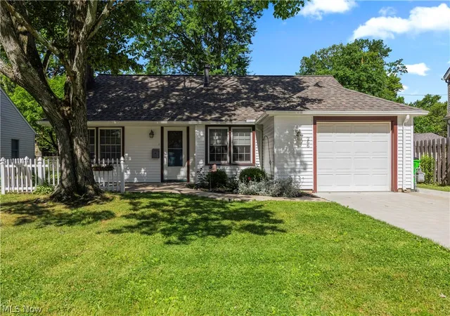 Homes for sale in Berea, OH | 266 Franklin Dr, Berea, OH 44017 | MLS# 5216016