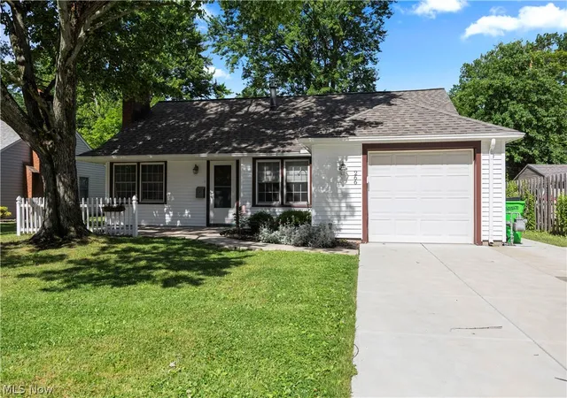 Homes for sale in Berea, OH | 266 Franklin Dr, Berea, OH 44017 | MLS# 5216016
