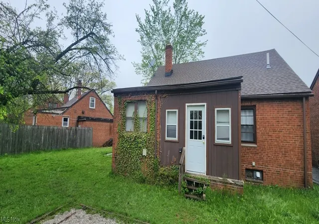 Homes for sale in South Euclid, OH | 3760 Colony Rd, South Euclid, OH 44118 | MLS# 5219412