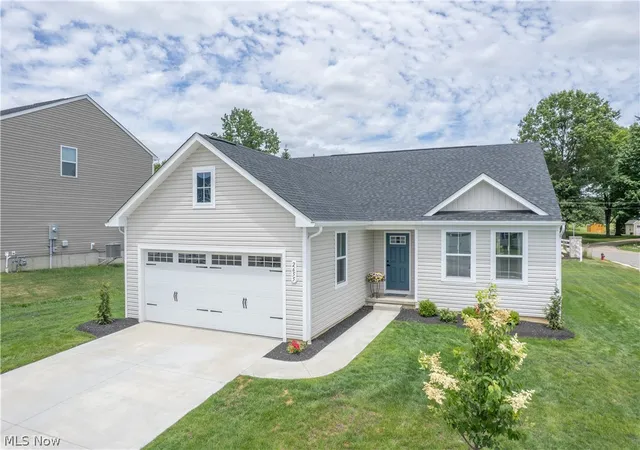 Homes for sale in Canton, OH | 2655 Elkford Cir Ne, Canton, OH 44721 | MLS# 5218925