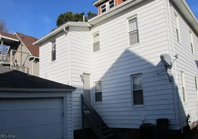 Photo 2 of Sale Pending at 1005 Clarendon Ave Nw, Canton, OH 44708 | MLS# 5219453 | Listing updated on 2026-08-27