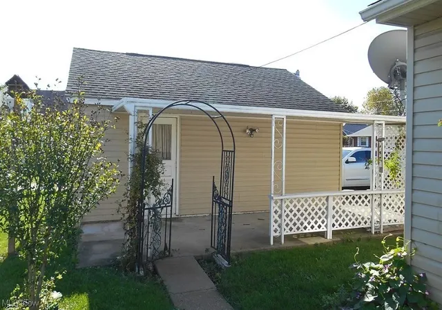 Photo 3 of Single family home for sale at 3024 Belmont Pl Sw, Canton, OH 44710 | MLS# 5219483 | Listing updated on 2026-06-16