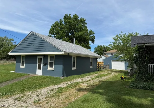 Homes for sale in Vermilion, OH | 725 Perry St, Vermilion, OH 44089 | MLS# 5219058