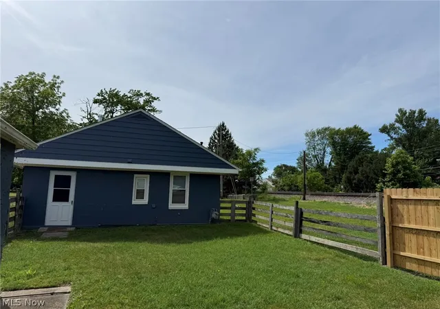 Homes for sale in Vermilion, OH | 725 Perry St, Vermilion, OH 44089 | MLS# 5219058