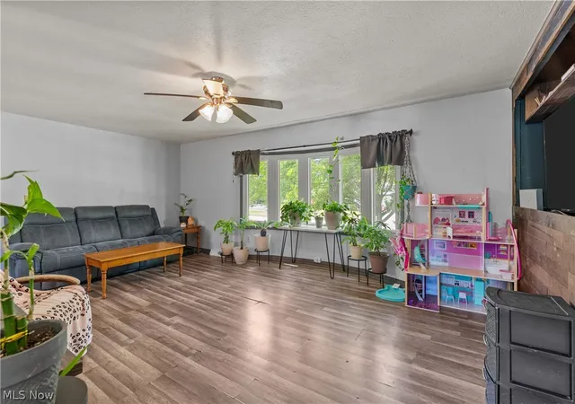 4th image of 13548 Holland Rd, Brook Park, OH 44142 | MLS# 5218967