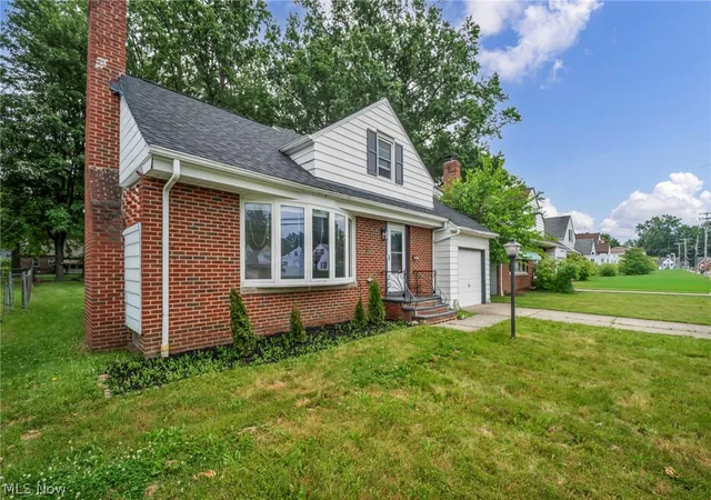 4th image of 421 E 255Th, Euclid, OH 44132 | MLS# 5219379