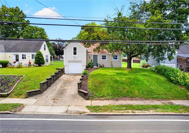 Homes for sale in Massillon, OH | 2747 Lincoln Wy Nw, Massillon, OH 44647 | MLS# 5218891