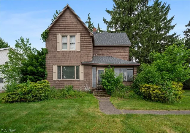Photo 1 of Single family home for sale at 403 Barrett Rd, Berea, OH 44017 | MLS# 5219311 | Listing updated on 2026-07-22