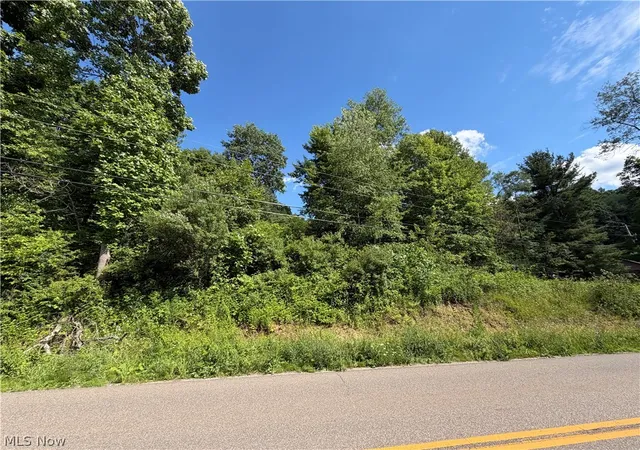1st image of 2799 Johnstown Rd Ne, Dover, OH 44622 | MLS# 5219533