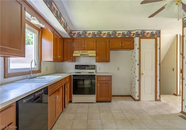 Photo 3 of Single family home for sale at 8142 Walter St NW, Massillon, OH 44646 | MLS# 5219586 | Listing updated on 2026-09-25