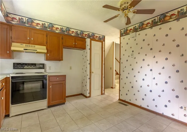 Photo 4 of Single family home for sale at 8142 Walter St NW, Massillon, OH 44646 | MLS# 5219586 | Listing updated on 2026-09-25