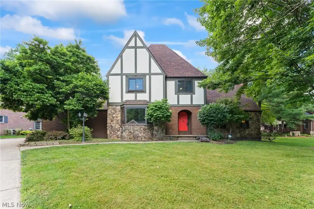 Photo 1 of Sale Pending at 7739 Starcliff Ave Nw, North Canton, OH 44720 | MLS# 5219248 | Listing updated on 2026-10-21